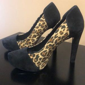 BCBGENERATION SIZE 9 leopard heels
